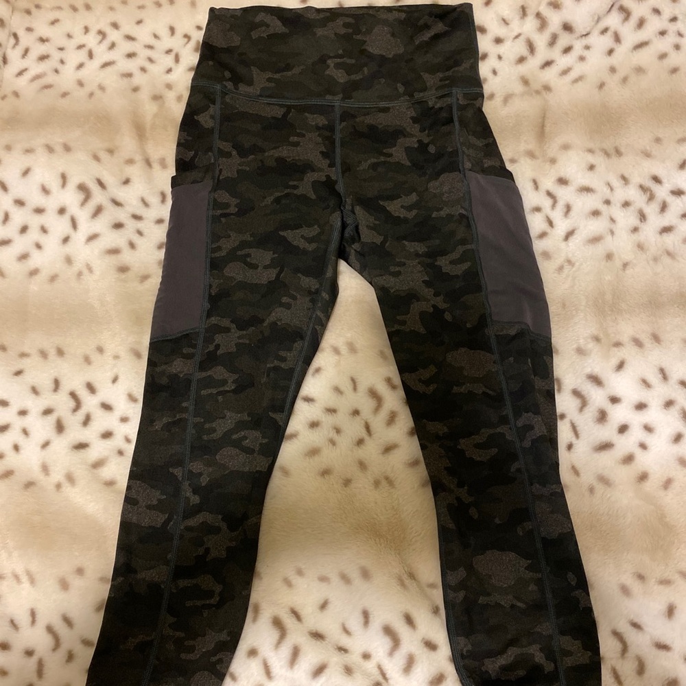 Camo Fabletics 7/8 leggings